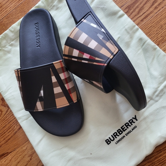 Burberry Black and Tan Men's Slides - Picture 5 of 7